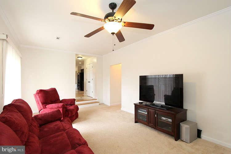 8938 Rolling Road Manassas, VA 20110 - Photo 18 of 30 Family Room