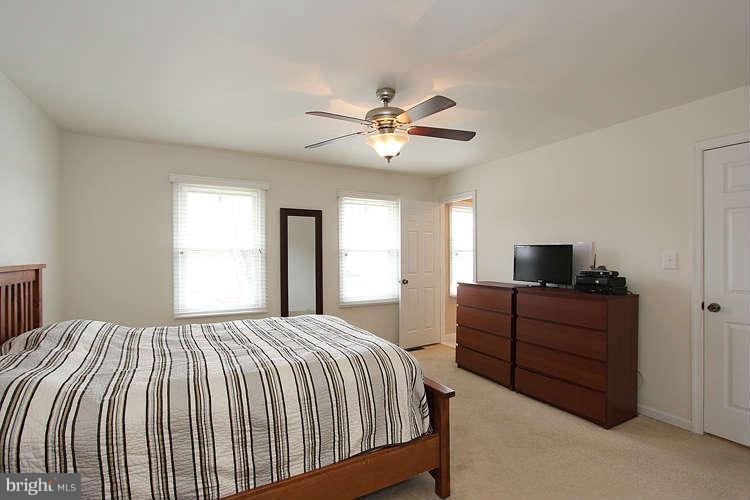 8938 Rolling Road Manassas, VA 20110 - Photo 24 of 30 Bath (Master)