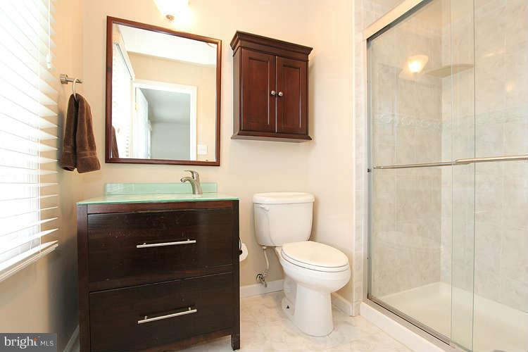 8938 Rolling Road Manassas, VA 20110 - Photo 28 of 30 Bath (Master)