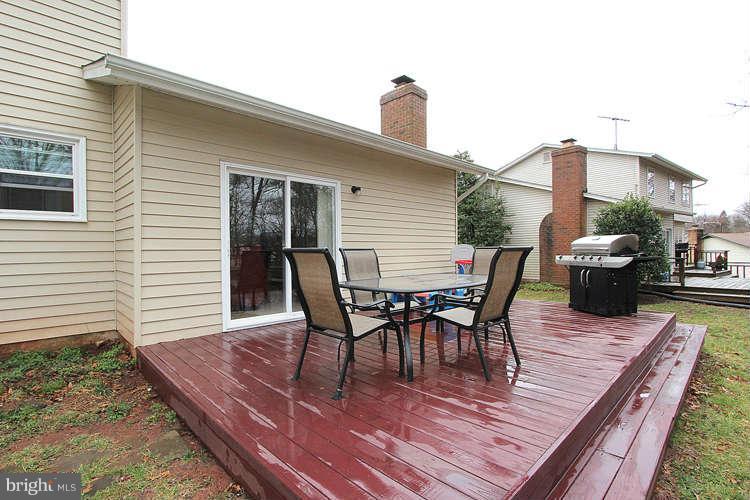 8938 Rolling Road Manassas, VA 20110 - Photo 29 of 30 Exterior (Rear)