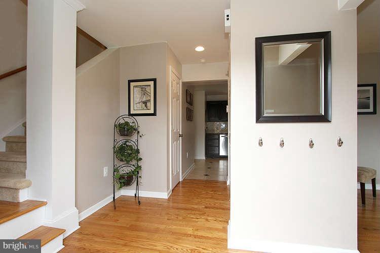 8938 Rolling Road Manassas, VA 20110 - Photo 4 of 30 Interior (General)