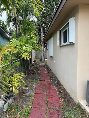 $3,300 | 11239 Southwest 5th Terrace, Unit MAIN, Sweetwater, FL 33174