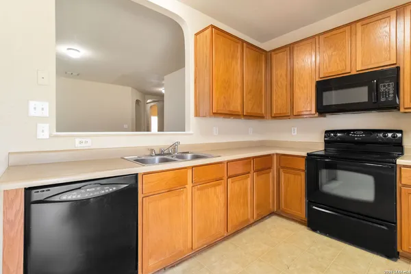 $1,600 | 7827 Liberty Island, San Antonio, TX 78227