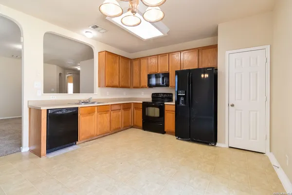 $1,600 | 7827 Liberty Island, San Antonio, TX 78227