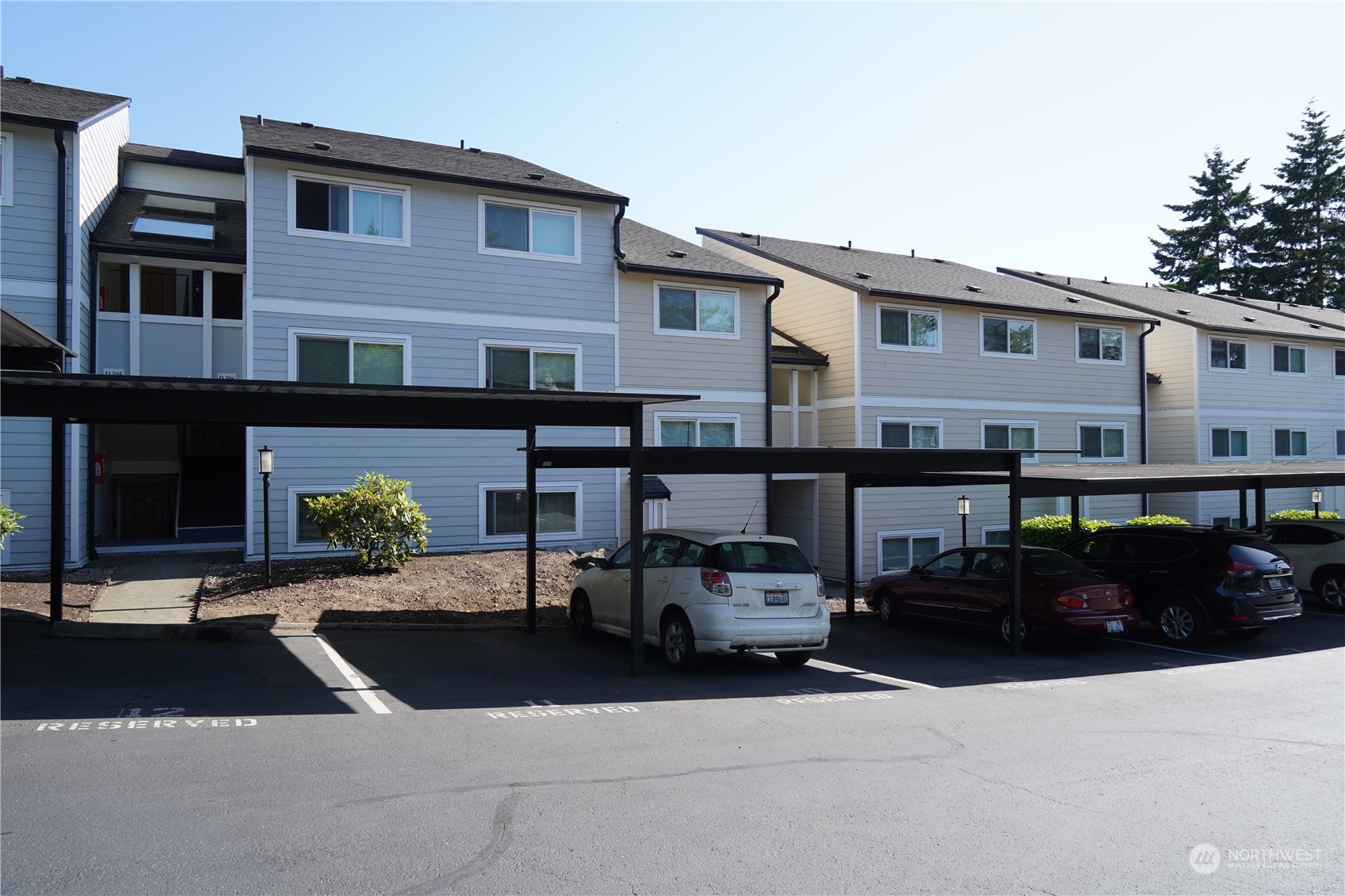 a car parked in front of a building