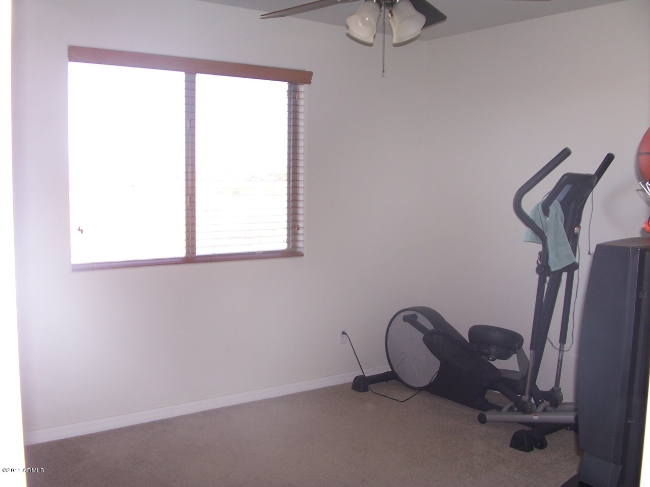 2026 West Davis Road Phoenix, AZ 85023 - Photo 11 of 15 Third bedroom