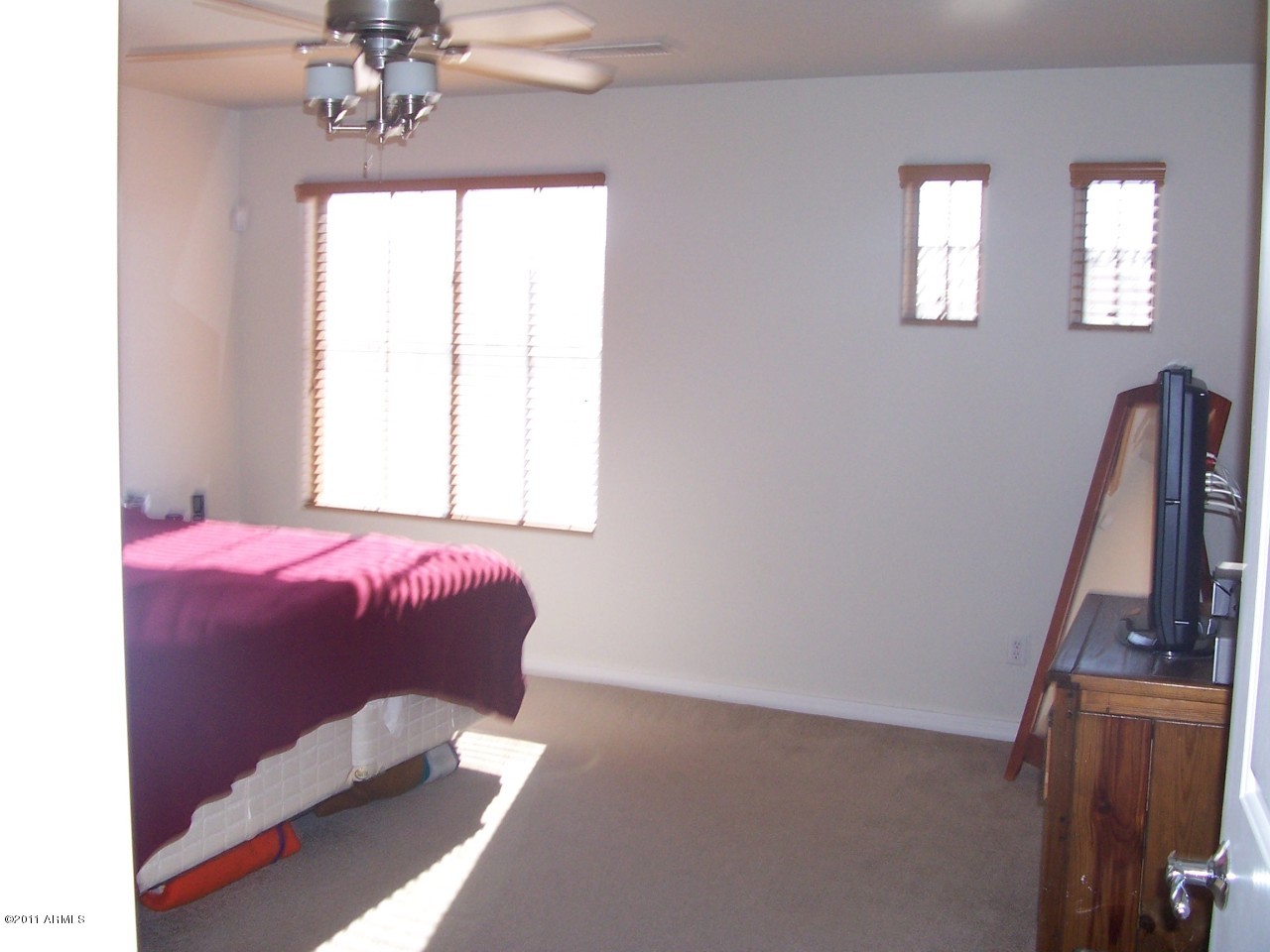 2026 West Davis Road Phoenix, AZ 85023 - Photo 8 of 15 Master bedroom