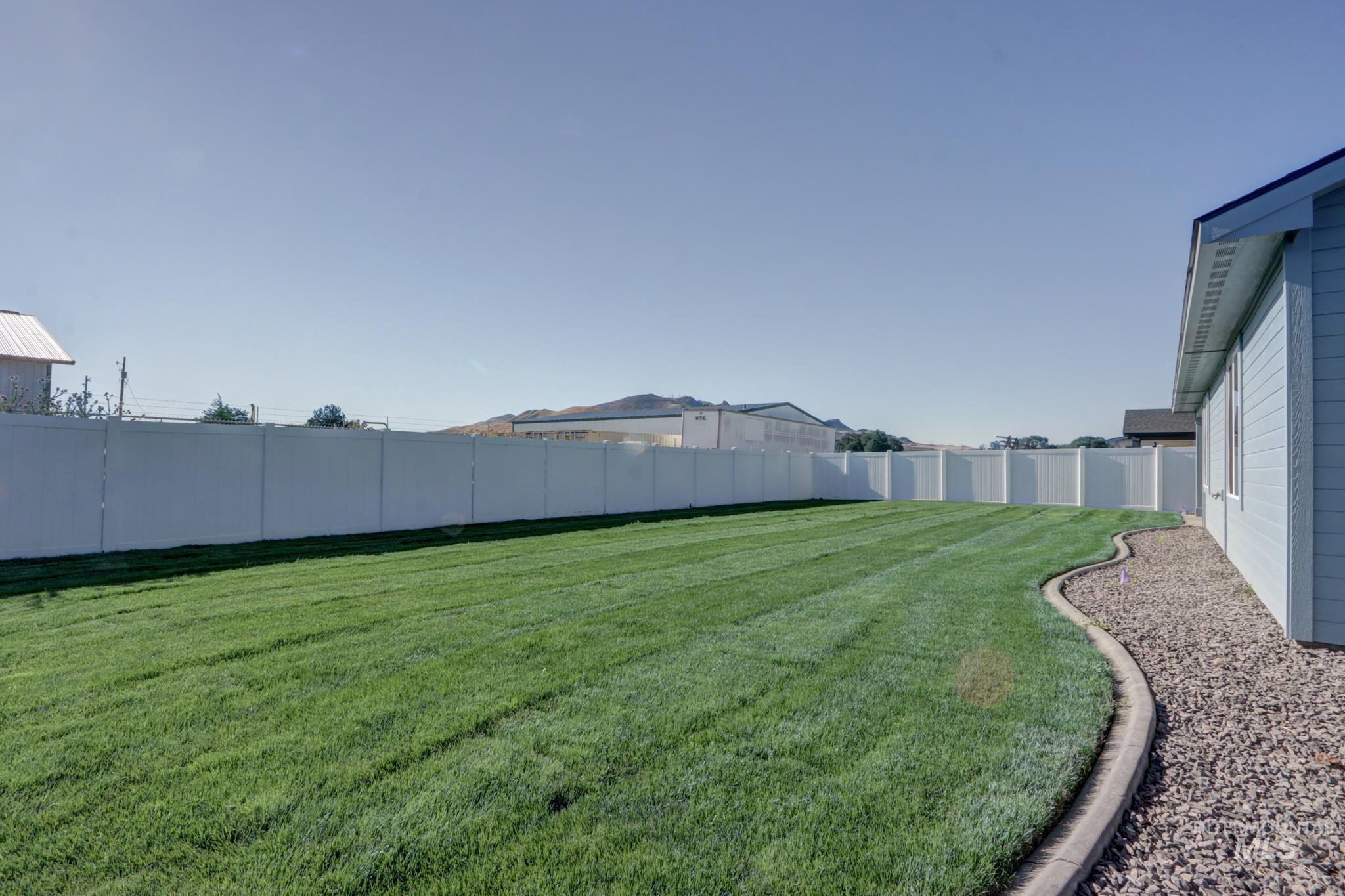 950 Campbell Street Vale, OR 97918 - Photo 39 of 39 Expansive backyard featuring a large manicured lawn