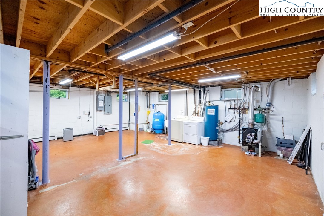 2530 Bear Wallow Road Lansing, NC 28643 - Photo 36 of 48 a view of a room with gym equipment