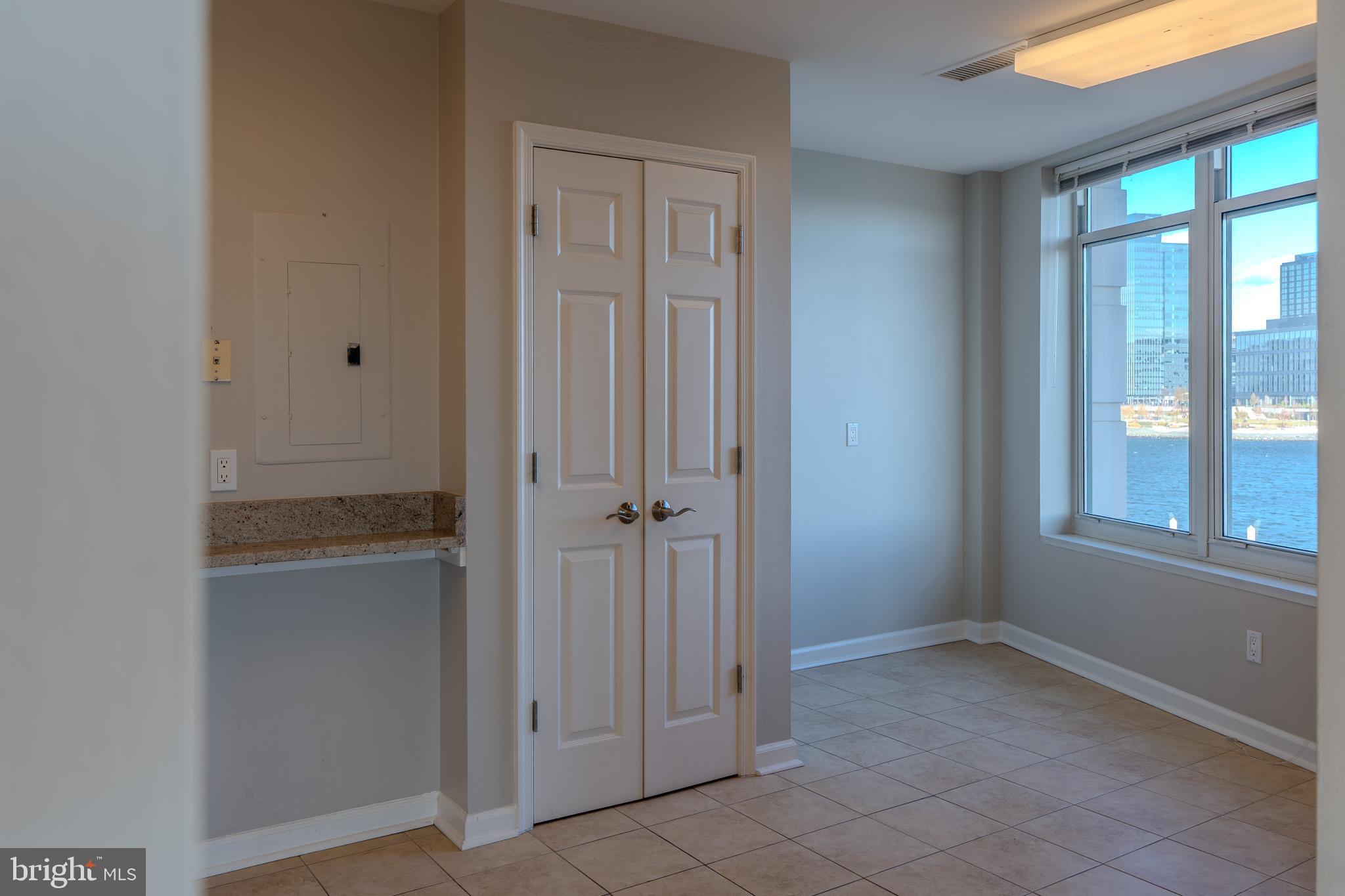 100 Harborview Drive, Unit 302 Baltimore, MD 21230 - Photo 32 of 48 an empty room with windows