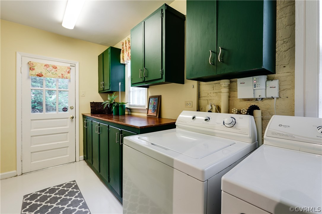 914 Pine Ridge Road Richmond, VA 23226 - Photo 19 of 39 Extra storage makes the laundry/mud room highly fu