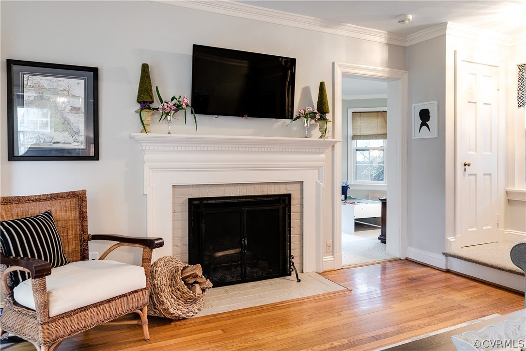 914 Pine Ridge Road Richmond, VA 23226 - Photo 7 of 39 Crown moulding and original trim throughout.