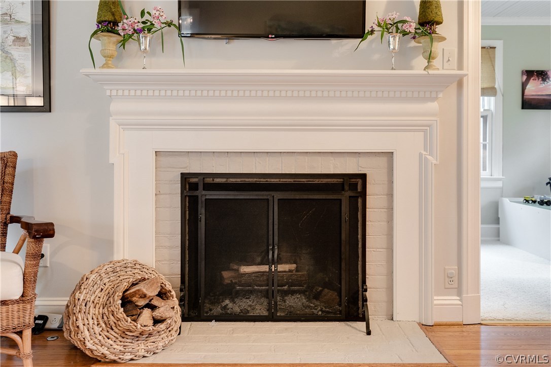 914 Pine Ridge Road Richmond, VA 23226 - Photo 9 of 39 An elegant mantel graces the wood burning fireplac