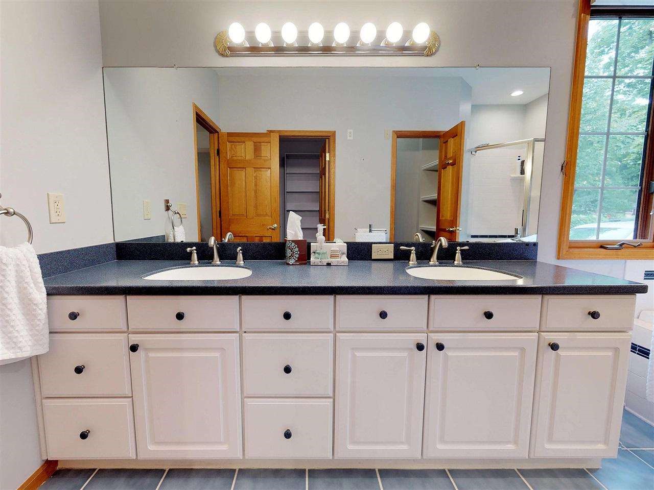 1316 Kings Pointe Road Grand Blanc, MI 48439 - Photo 18 of 39 21484199-17.JPG