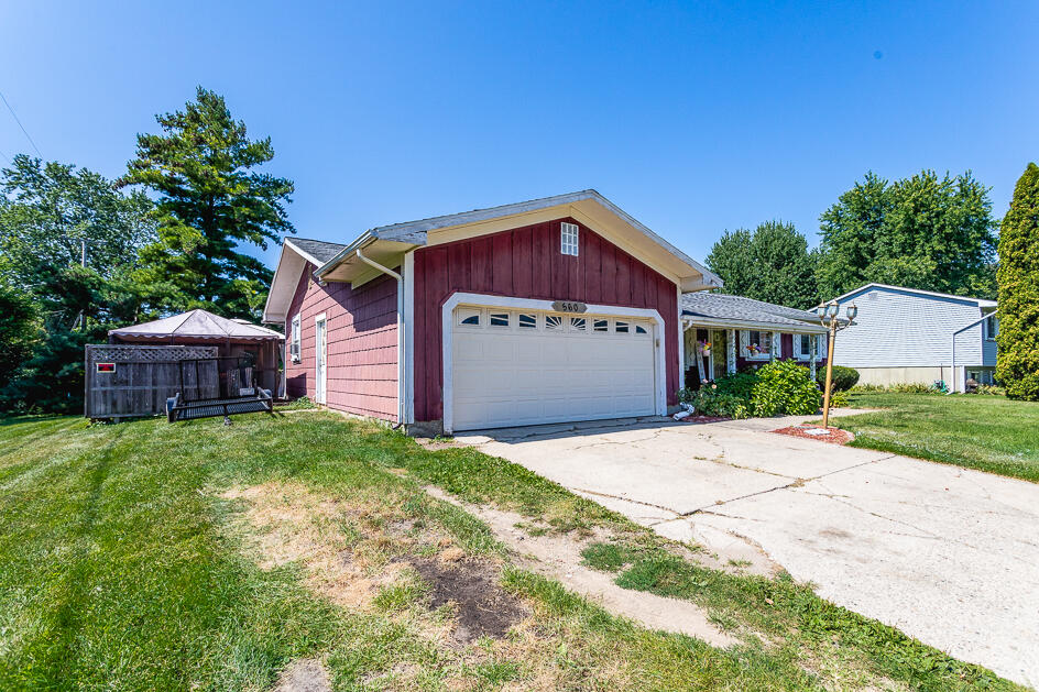 560 Robinson Road Jackson, MI 49203 - Photo 3 of 37 5R9A0080