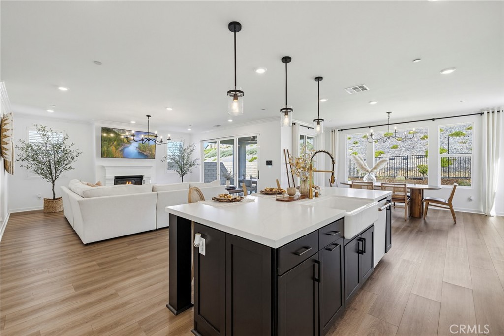 28445 Sunny Ridge Terrace Castaic, CA 91384 - Photo 12 of 74 Family Room/Kitchen
