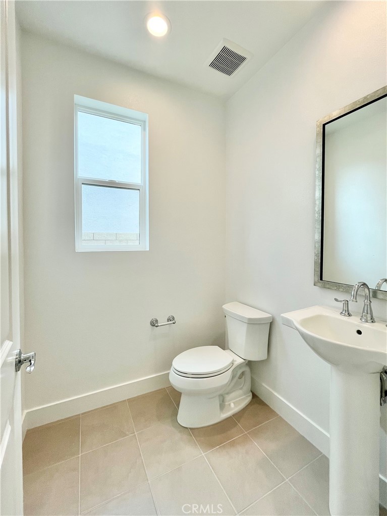 27511 Elderberry Drive Valencia, CA 91381 - Photo 12 of 35