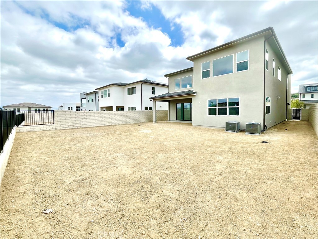 27511 Elderberry Drive Valencia, CA 91381 - Photo 32 of 35