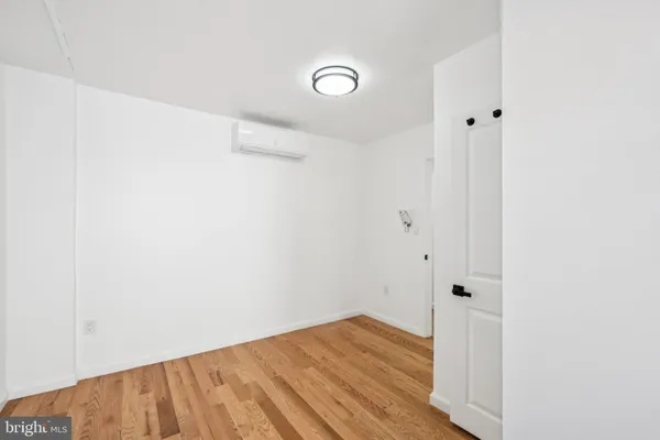 $4,000 | 1223-00 Spruce Street, Unit 3F, Philadelphia, PA 19107