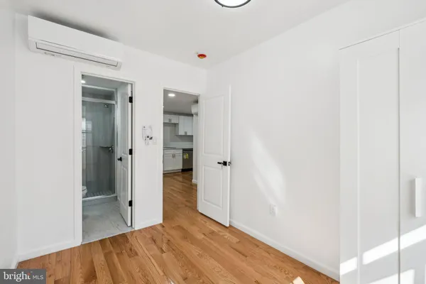 $4,000 | 1223-00 Spruce Street, Unit 3F, Philadelphia, PA 19107