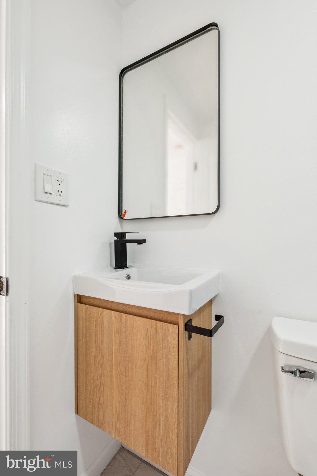 1223 Spruce Street, Unit 3F Philadelphia, PA 19107 - Photo 20 of 37 a bathroom with a mirror a sink and a toilet