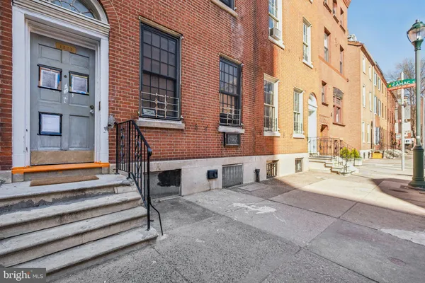 $4,000 | 1223-00 Spruce Street, Unit 3F, Philadelphia, PA 19107