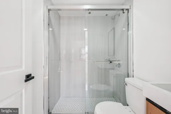 $4,000 | 1223 Spruce Street, Unit 3F, Philadelphia, PA 19107