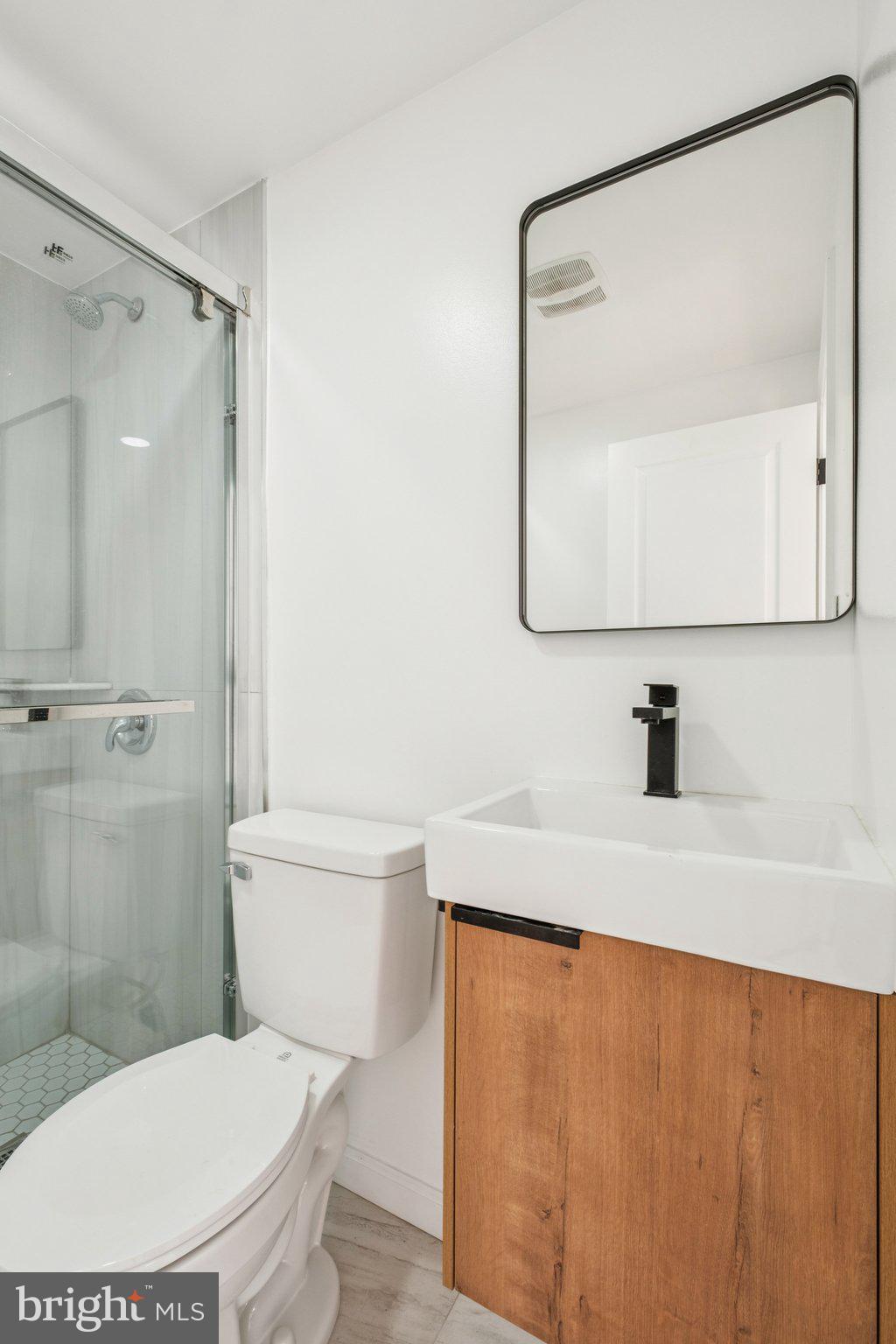 1223 Spruce Street, Unit 3F Philadelphia, PA 19107 - Photo 25 of 37 a bathroom with a toilet a sink and mirror