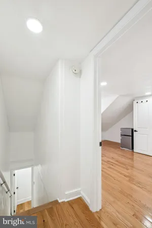 $4,000 | 1223-00 Spruce Street, Unit 3F, Philadelphia, PA 19107