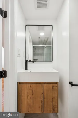 $4,000 | 1223 Spruce Street, Unit 3F, Philadelphia, PA 19107