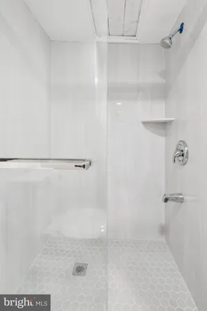 $4,000 | 1223-00 Spruce Street, Unit 3F, Philadelphia, PA 19107