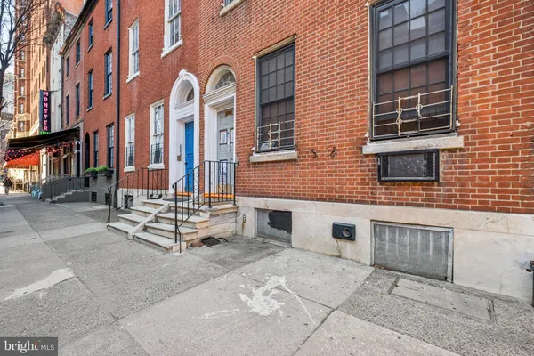 $4,000 | 1223-00 Spruce Street, Unit 3F, Philadelphia, PA 19107