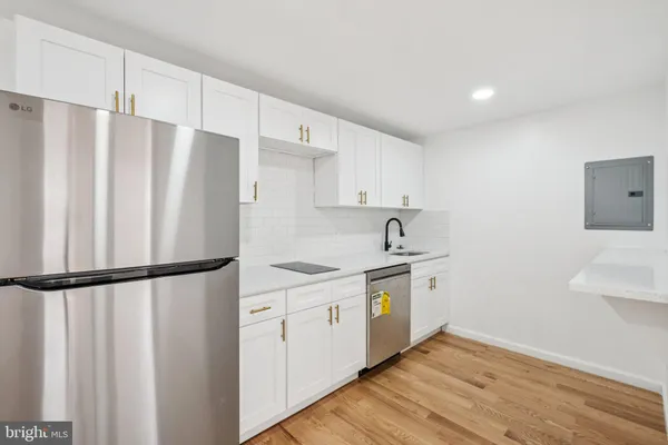$4,000 | 1223-00 Spruce Street, Unit 3F, Philadelphia, PA 19107