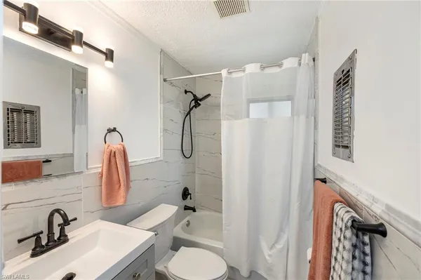 $3,200 | 2261 11th Street North, Naples, FL 34103