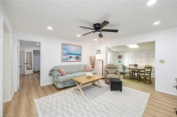 $3,200 | 2261 11th Street North, Naples, FL 34103