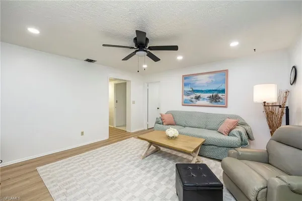 $3,200 | 2261 11th Street North, Naples, FL 34103