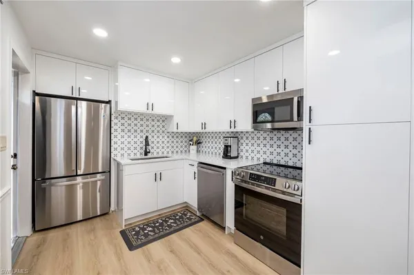 $3,200 | 2261 11th Street North, Naples, FL 34103