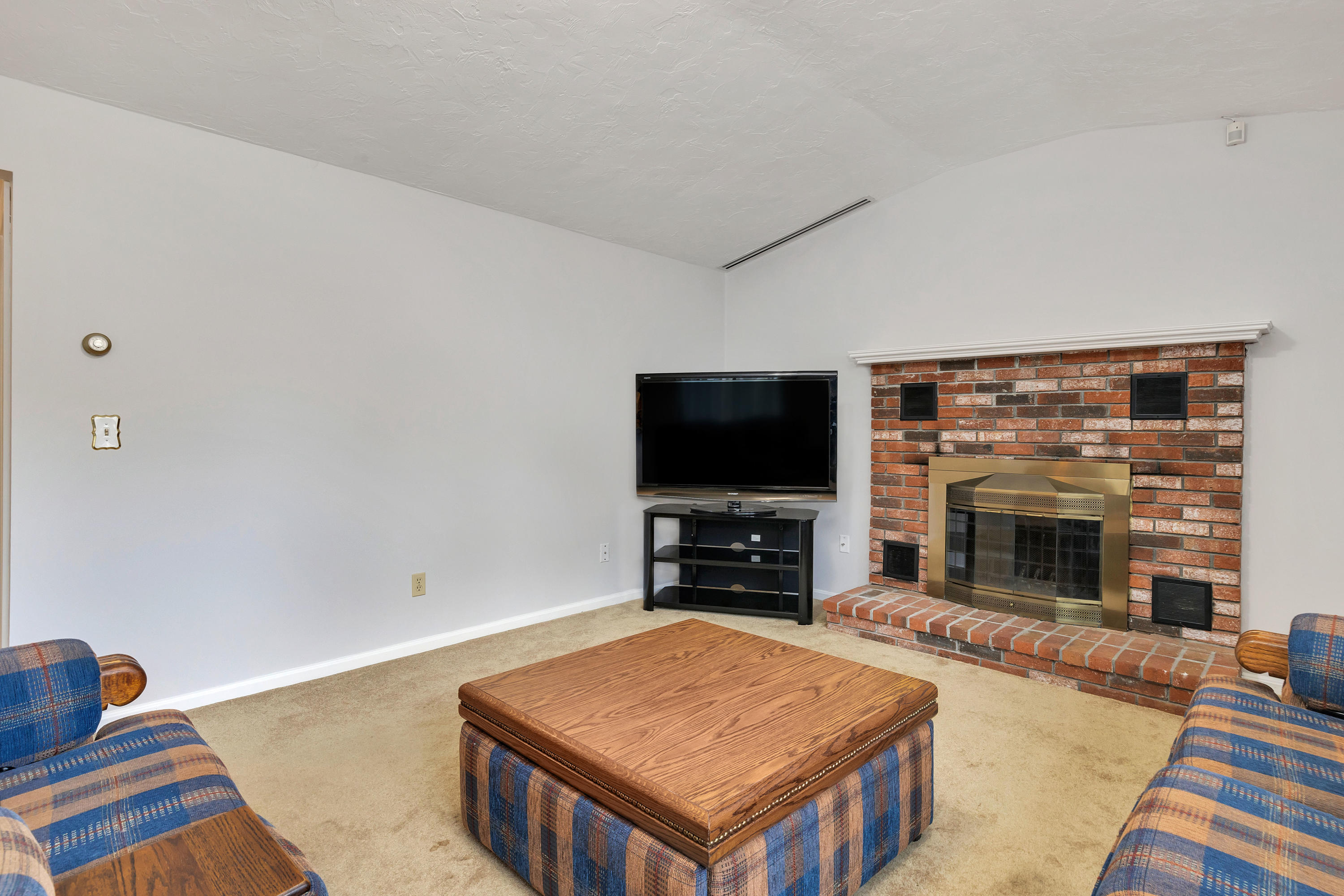 140 Thistle Drive Centerville, MA 02632 - Photo 20 of 46 a living room with furniture and a flat screen tv