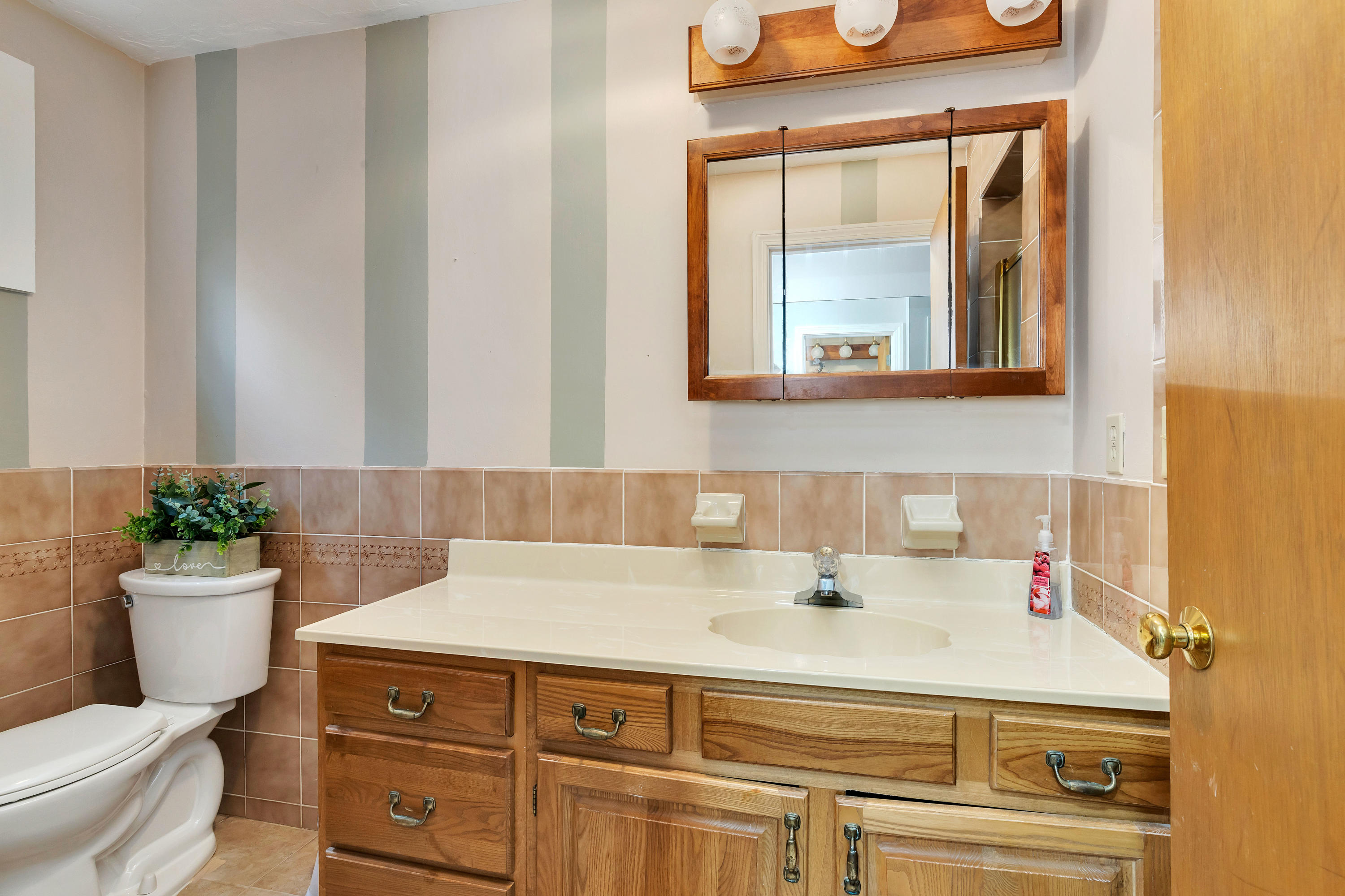 140 Thistle Drive Centerville, MA 02632 - Photo 32 of 46 a bathroom with a sink a toilet and mirror