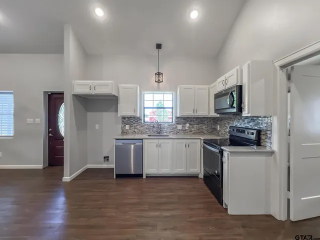 $1,390 | 11510 Kitty Hawk, Frankston, TX 75763