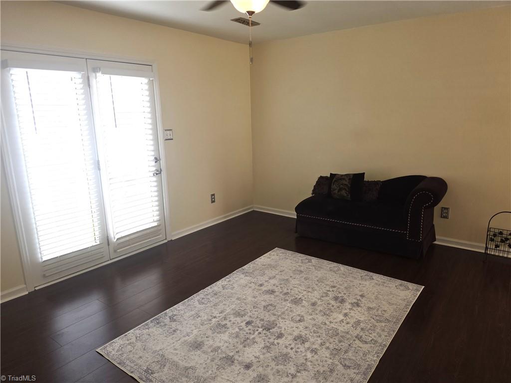 5969 Old Plank Road Winston-Salem, NC 27106 - Photo 4 of 20 Living room