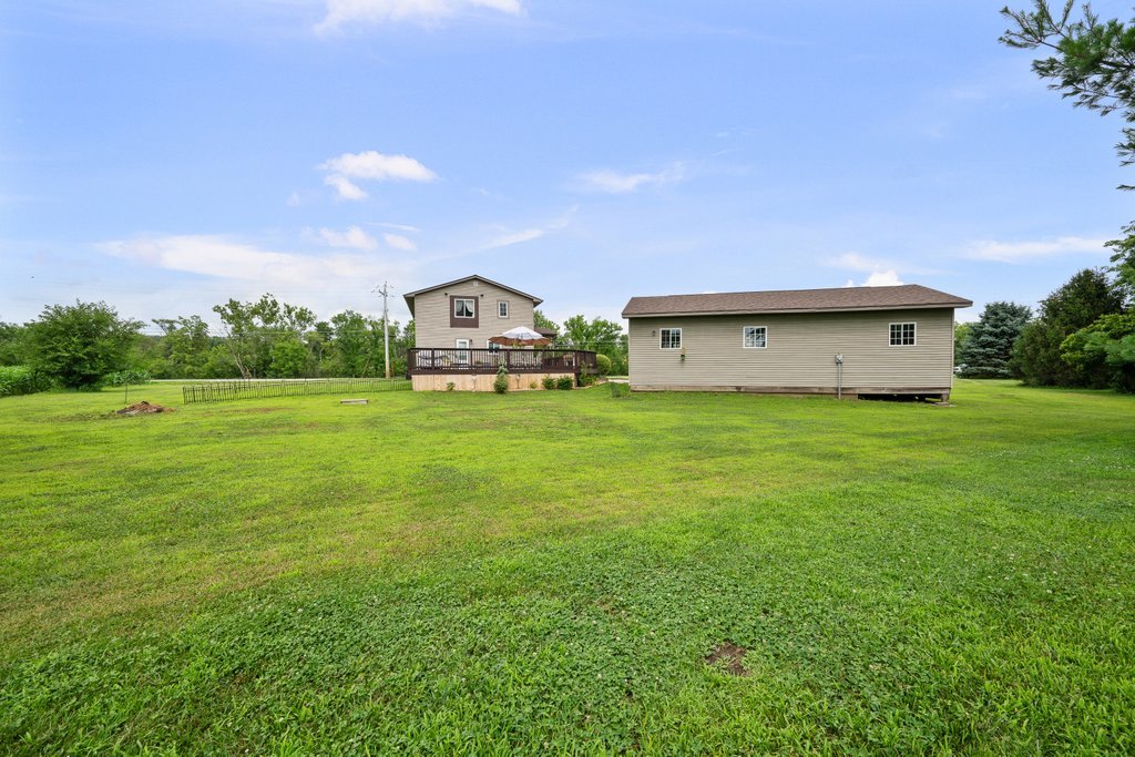 1814 Big Island Road Rock Island, IL 61201 - Photo 15 of 60