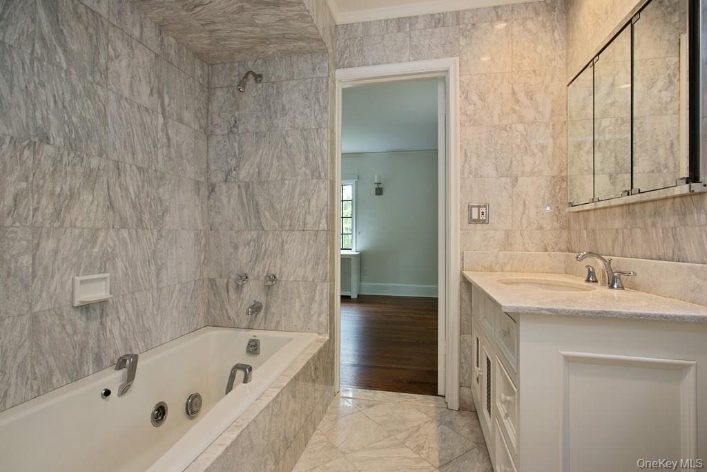 11 Eton Road Scarsdale, NY 10583 - Photo 10 of 14