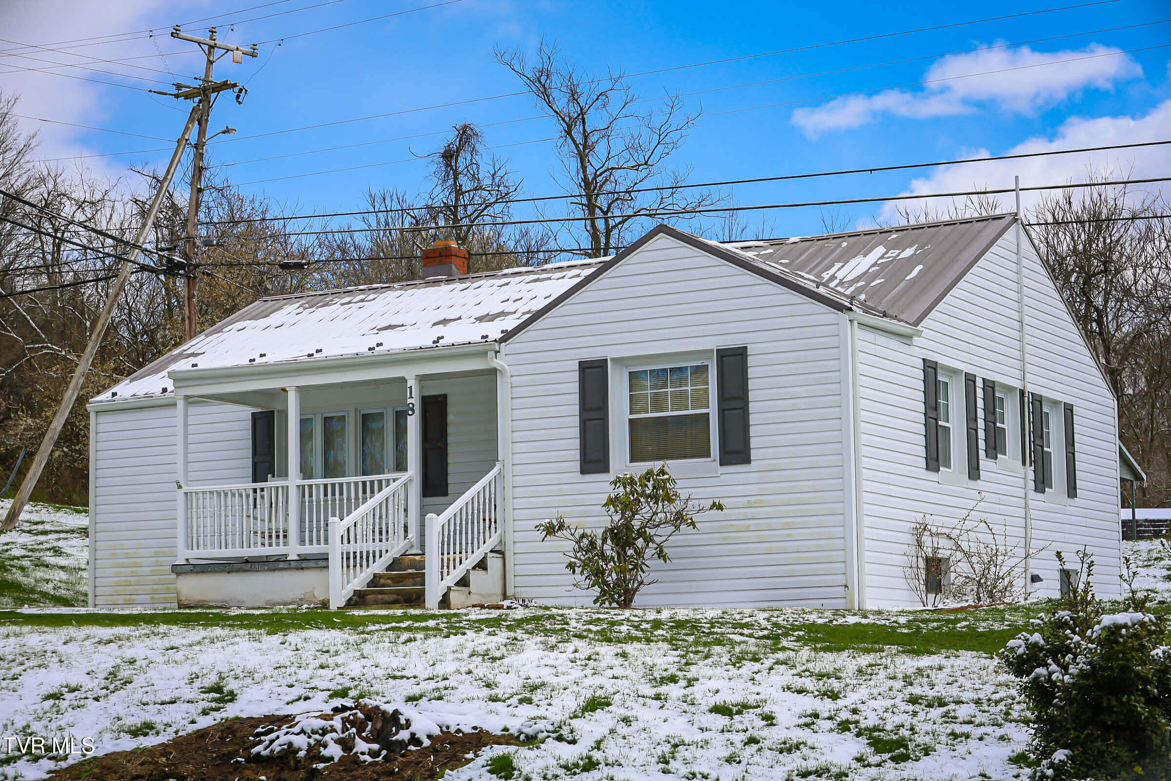 18 Old Quarry Road Saltville, VA 24370 - Photo 2 of 31 Messenger_creation_B5620ADB-8AD4-4178-B7