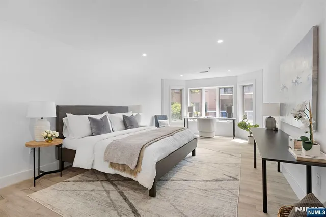 $789,000 | 302 Smith Court, Edgewater, NJ 07020