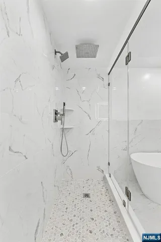 $789,000 | 302 Smith Court, Edgewater, NJ 07020