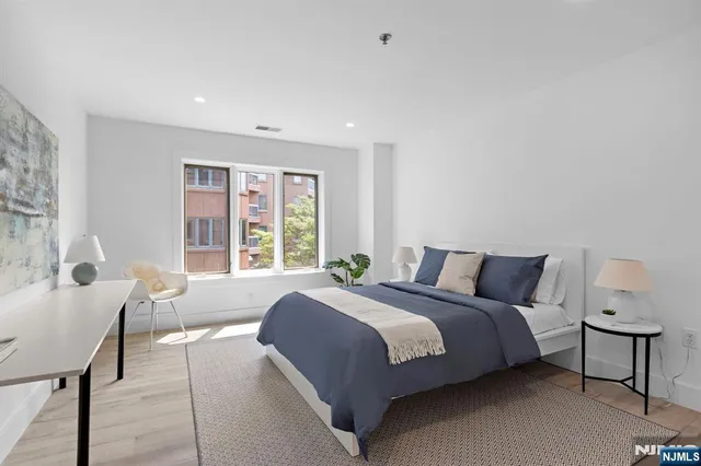 $789,000 | 302 Smith Court, Edgewater, NJ 07020