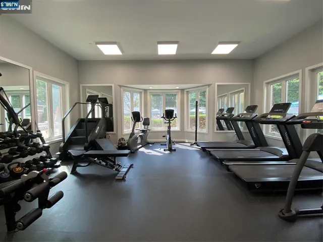 $789,000 | 302 Smith Court, Edgewater, NJ 07020