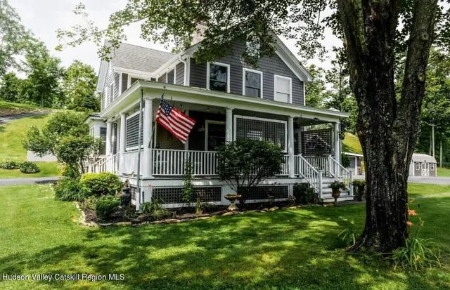 a view of house with a yard