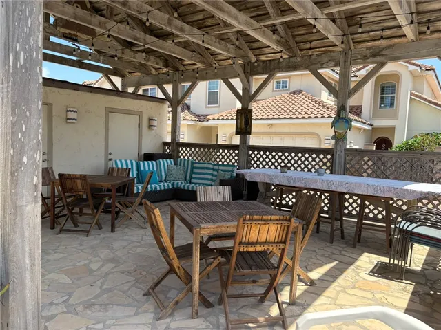 $2,400 | 14813 Leeward Drive, Unit 502, Corpus Christi, TX 78418